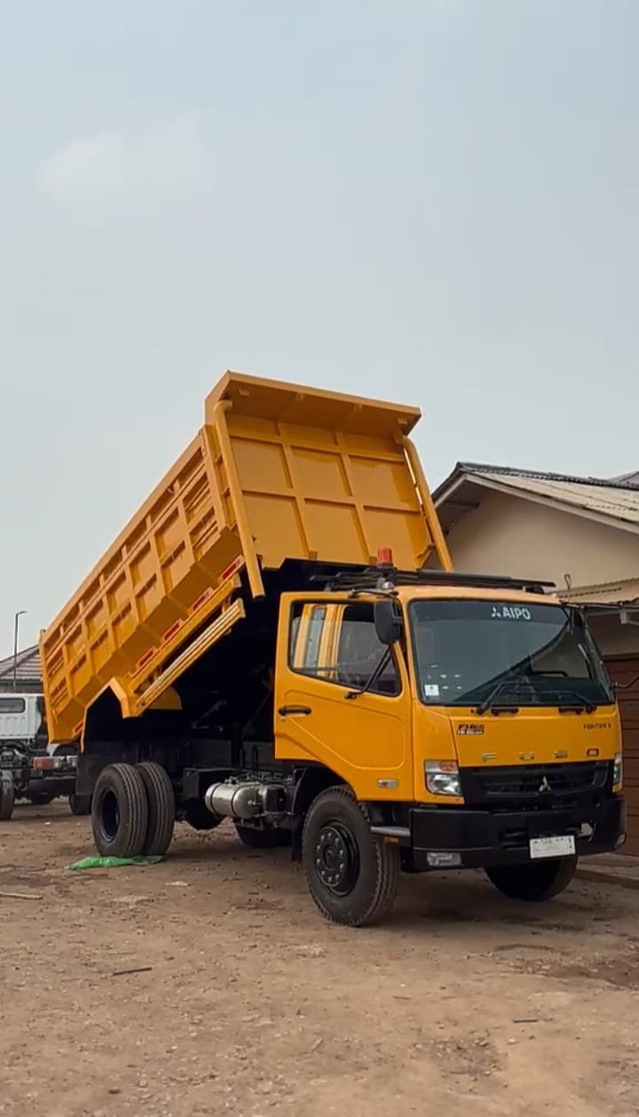 Mitsubishi Fuso dengan karoseri